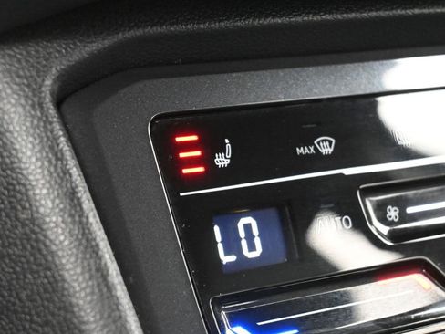 Used 2022 Volkswagen Tiguan SE R-Line image 28