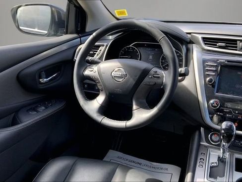 Used 2020 Nissan Murano SV w/ Premium Package image 11