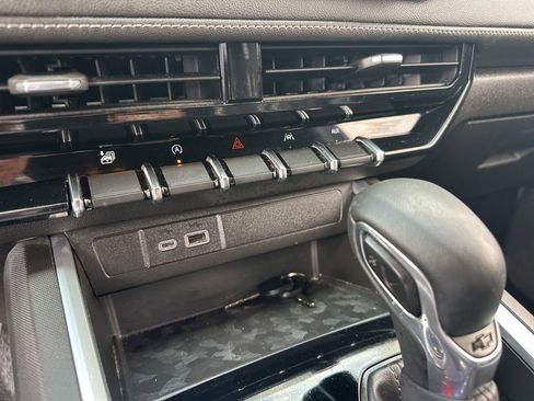 Used 2024 Chevrolet Colorado LT w/ LT Convenience Package image 15