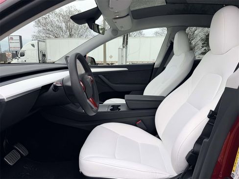 Used 2024 Tesla Model Y Long Range image 18