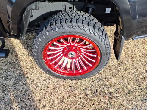 Used 2023 Toyota Tacoma Limited image 6