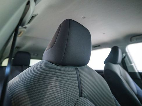 Used 2020 Toyota Highlander LE FWD image 15