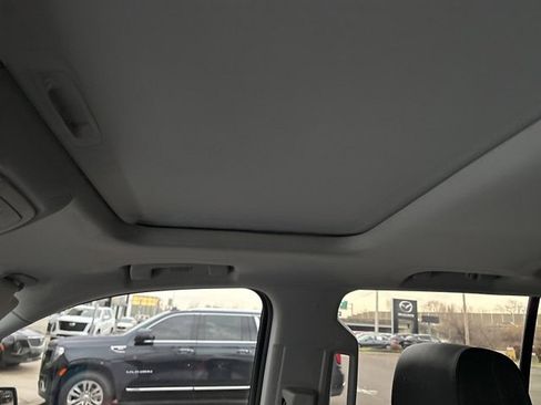 Used 2020 GMC Yukon Denali w/ Denali Premium Package image 10