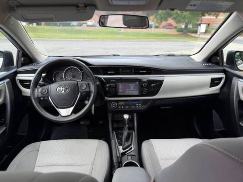 Used 2015 Toyota Corolla LE FWD image 10