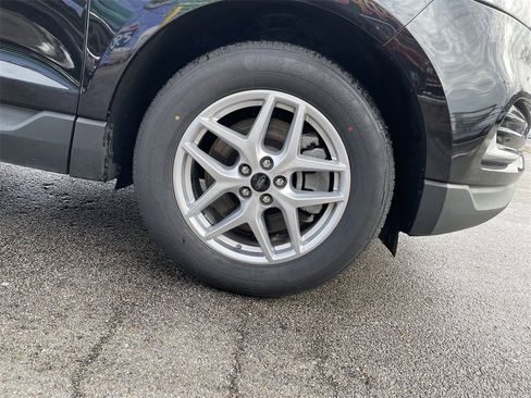 Used 2023 Ford Edge SEL image 11