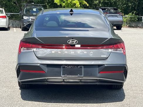 Certified 2025 Hyundai Elantra Limited FWD image 12