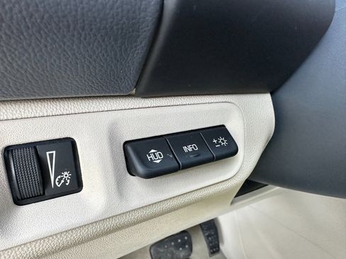 Used 2022 GMC Acadia Denali w/ Denali Technology Package image 41