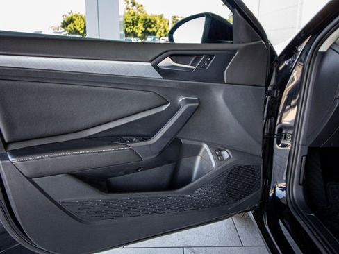 Used 2022 Volkswagen Jetta SE image 22