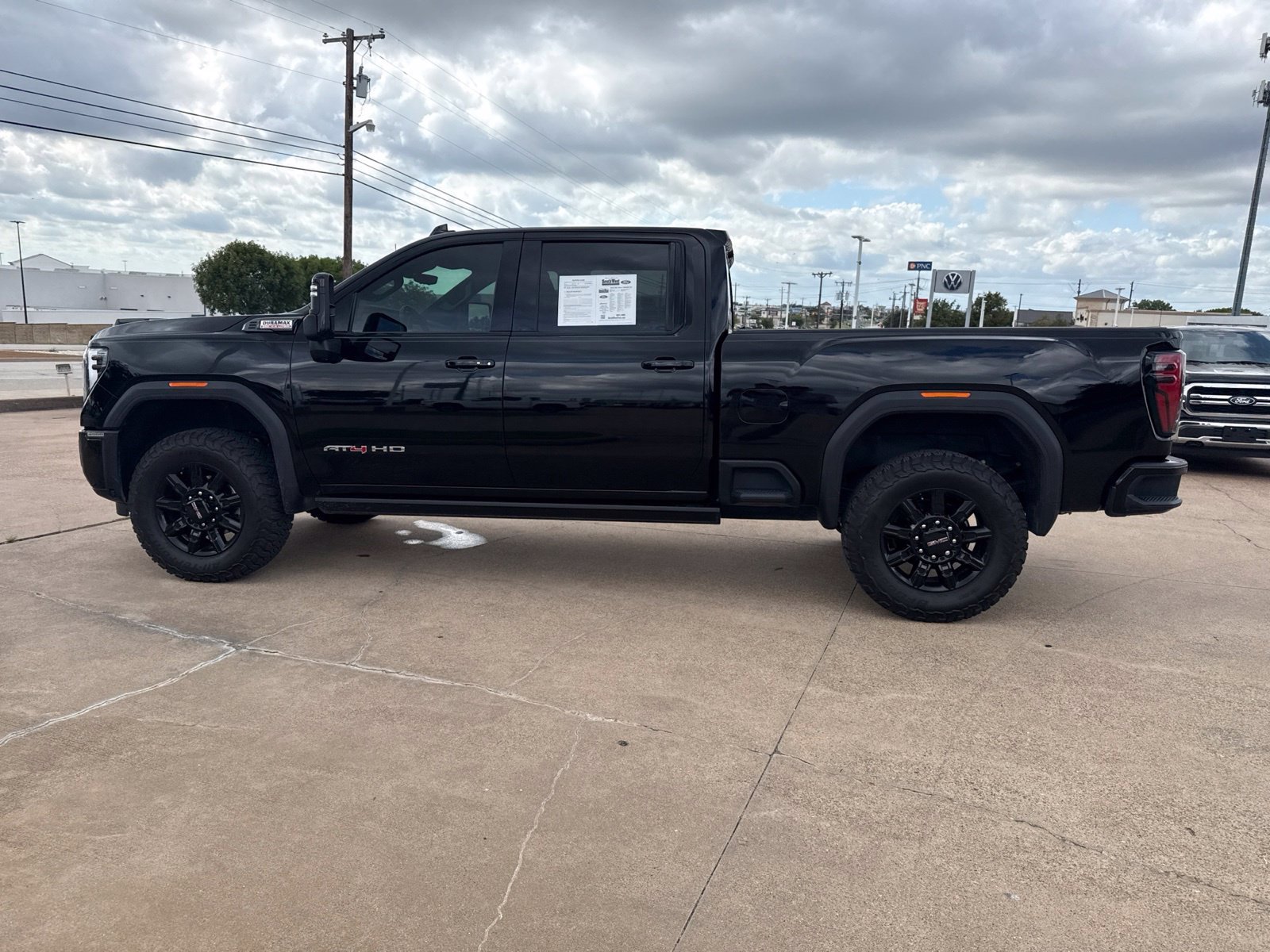 Used 2025 GMC Sierra 3500 AT4 w/ AT4 Premium Plus Package AWD/4WD image 4