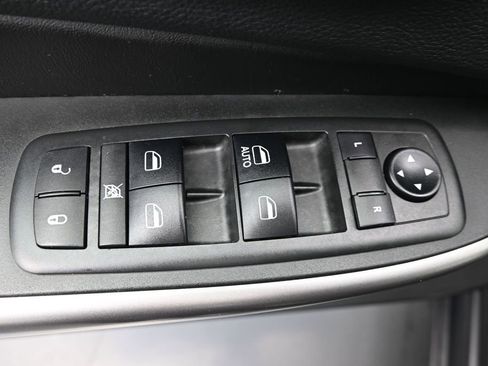 Used 2019 Jeep Cherokee Latitude w/ Popular Appearance Group FWD image 19