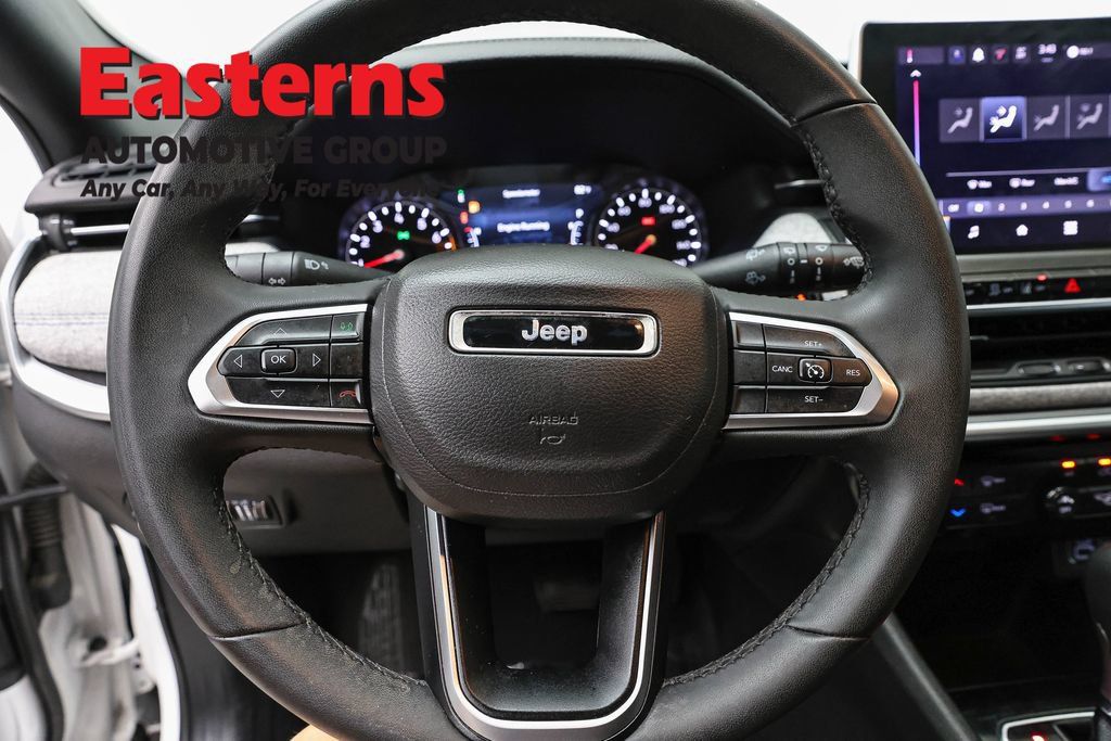 Used 2024 Jeep Compass Latitude AWD/4WD image 10