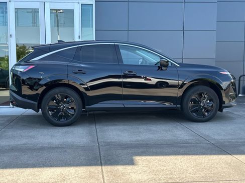 Used 2025 Nissan Murano SV AWD/4WD image 2