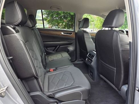 Used 2025 Volkswagen Atlas SE FWD image 15