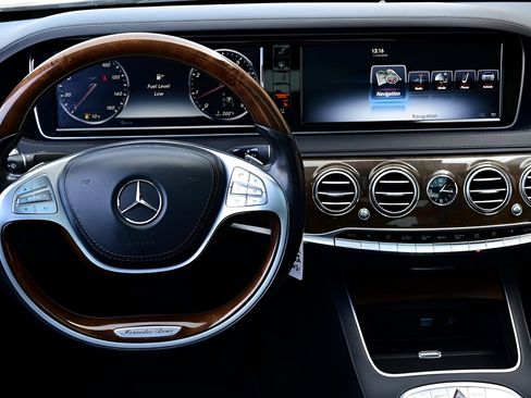 Used 2017 Mercedes-Benz S 550 Sedan image 13