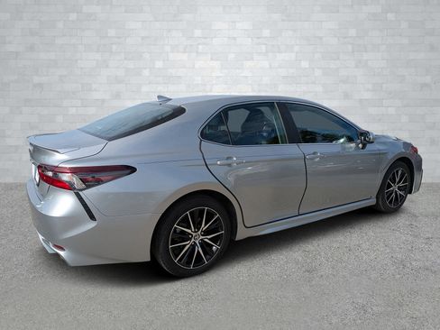 Used 2021 Toyota Camry SE image 5