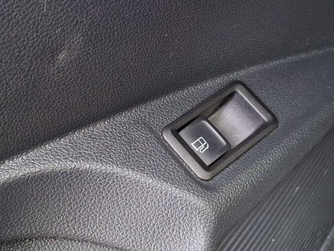 Used 2023 Volkswagen Taos SE w/ Panoramic Sunroof Package image 31