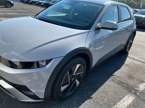 Used 2025 Hyundai Ioniq 5 SE AWD/4WD image 10