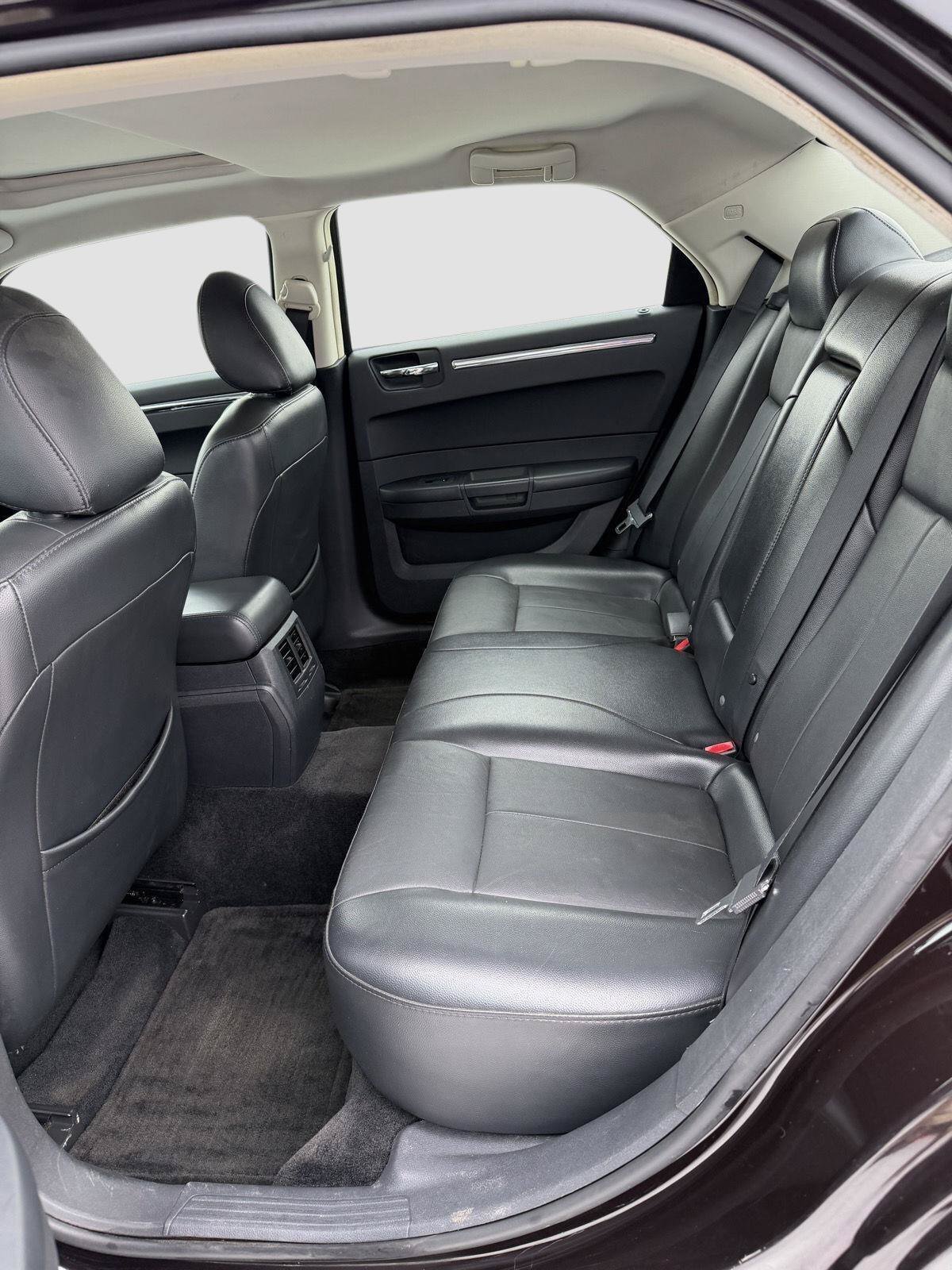 Used 2010 Chrysler 300 Touring AWD/4WD image 18