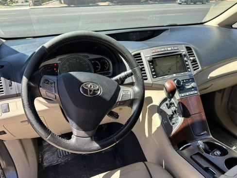 Used 2010 Toyota Venza FWD image 12