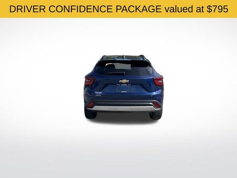 Used 2024 Chevrolet Trax LT w/ Sunroof Package FWD image 4
