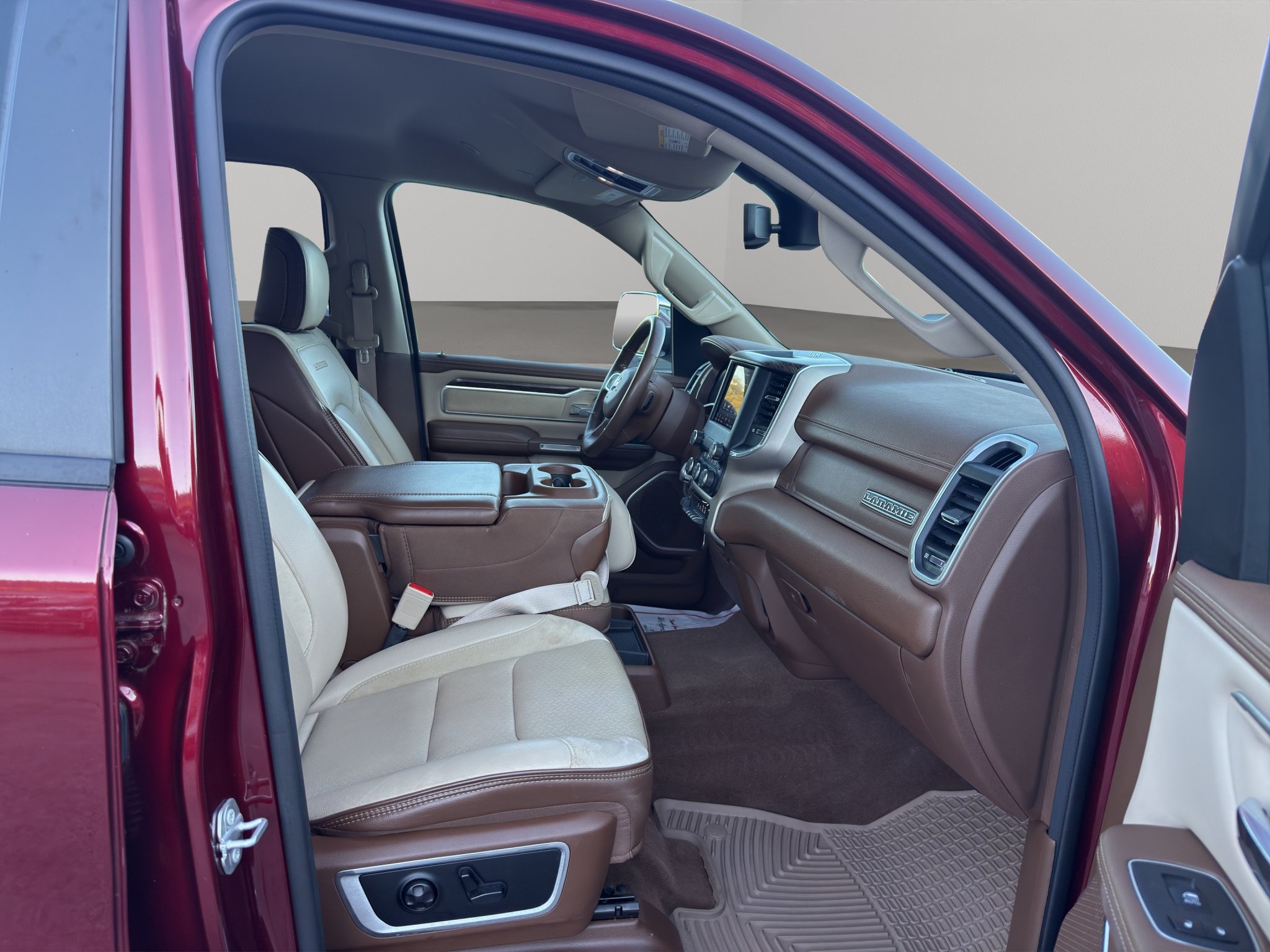 Used 2020 RAM 1500 Laramie AWD/4WD image 15