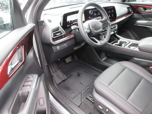 Certified 2025 Chevrolet Traverse Z71 w/ LPO, Floor Liner Package AWD/4WD image 14