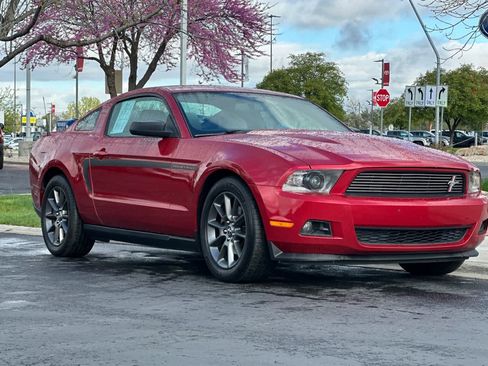 Used 2012 Ford Mustang Premium image 9