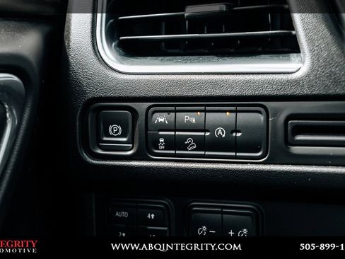 Used 2024 GMC Yukon XL AT4 AWD/4WD image 31