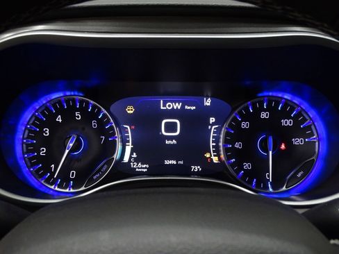 Used 2024 Chrysler Pacifica Touring-L image 21