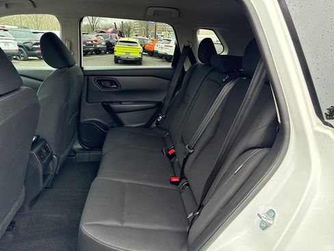 Used 2024 Nissan Rogue S image 10