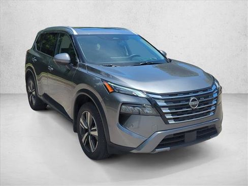 Certified 2025 Nissan Rogue SL w/ SL Premium Package FWD image 3
