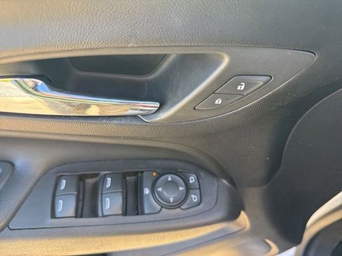 Used 2022 Chevrolet Equinox LT AWD/4WD image 13