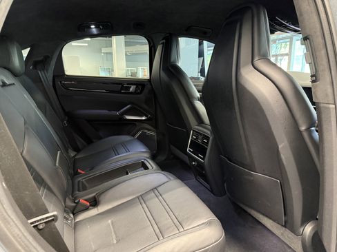 Used 2022 Porsche Cayenne Turbo GT AWD/4WD image 22