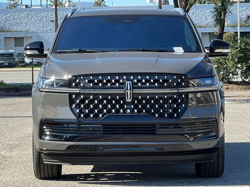 Used 2025 Lincoln Navigator L Black Label image 9