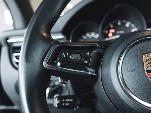 Used 2022 Porsche Macan image 19