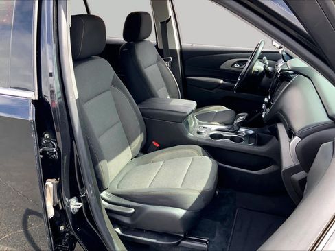 Used 2021 Chevrolet Traverse LT FWD image 9