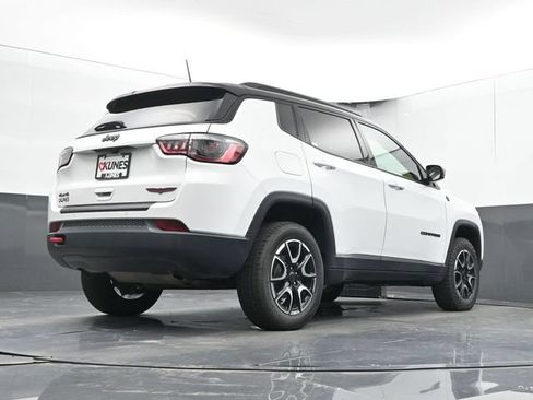 Used 2025 Jeep Compass Trailhawk AWD/4WD image 42