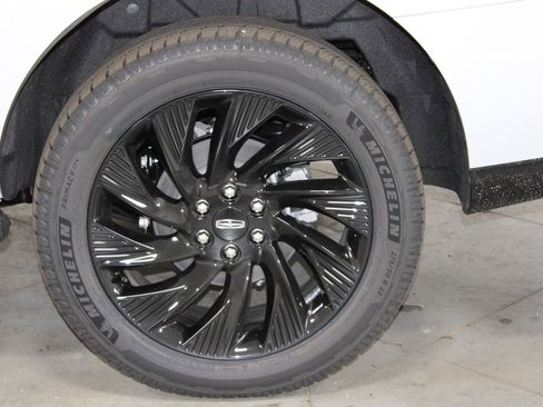 New 2026 Lincoln Navigator Reserve AWD/4WD image 17