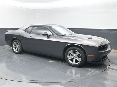 Used 2022 Dodge Challenger SXT image 7
