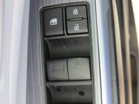 Used 2025 Toyota Sienna LE image 20