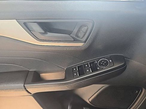 Used 2022 Ford Escape SE AWD/4WD image 13