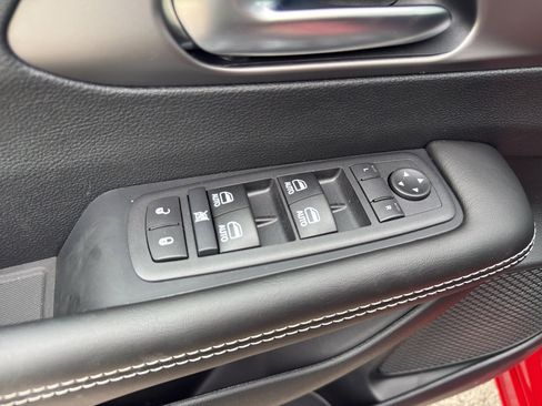 New 2027 Chrysler Pacifica Select w/ Family Tech Group AWD/4WD image 12