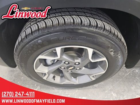 Used 2025 Chevrolet Trax LT FWD image 6
