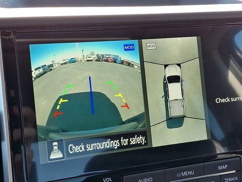 Used 2025 Nissan Frontier SL image 19