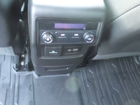 Used 2021 GMC Acadia SLE w/ Driver Convenience Package image 12