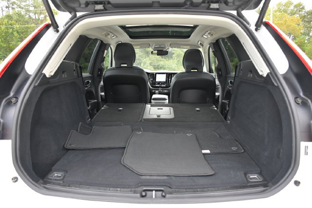 Used 2025 Volvo XC60 B5 Core AWD/4WD image 17