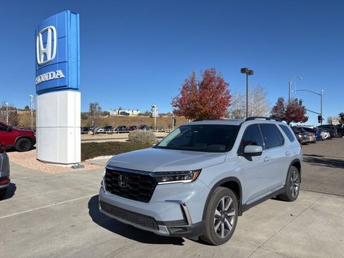 Certified 2024 Honda Pilot Touring image 2