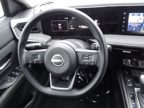 Used 2025 Nissan Kicks SV AWD/4WD image 11