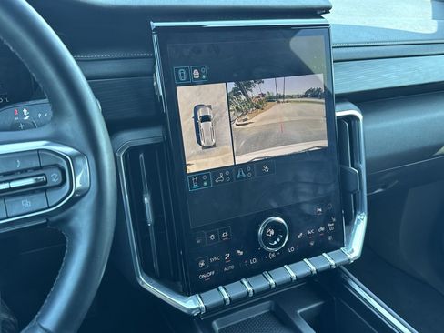 Used 2025 GMC Acadia Elevation image 25