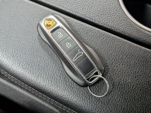 Used 2020 Porsche Panamera w/ Premium Package image 37